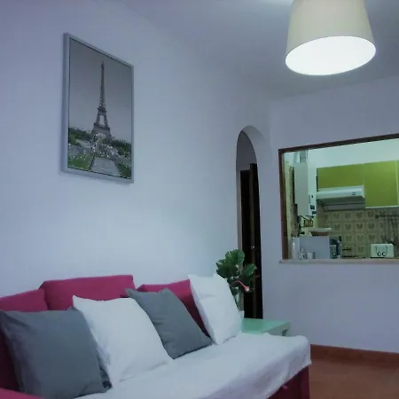 Flat Coast Cascais פארדס
